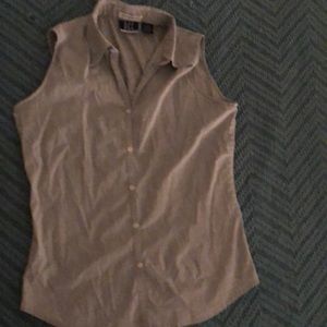 Women’s button down sleeveless shirt!